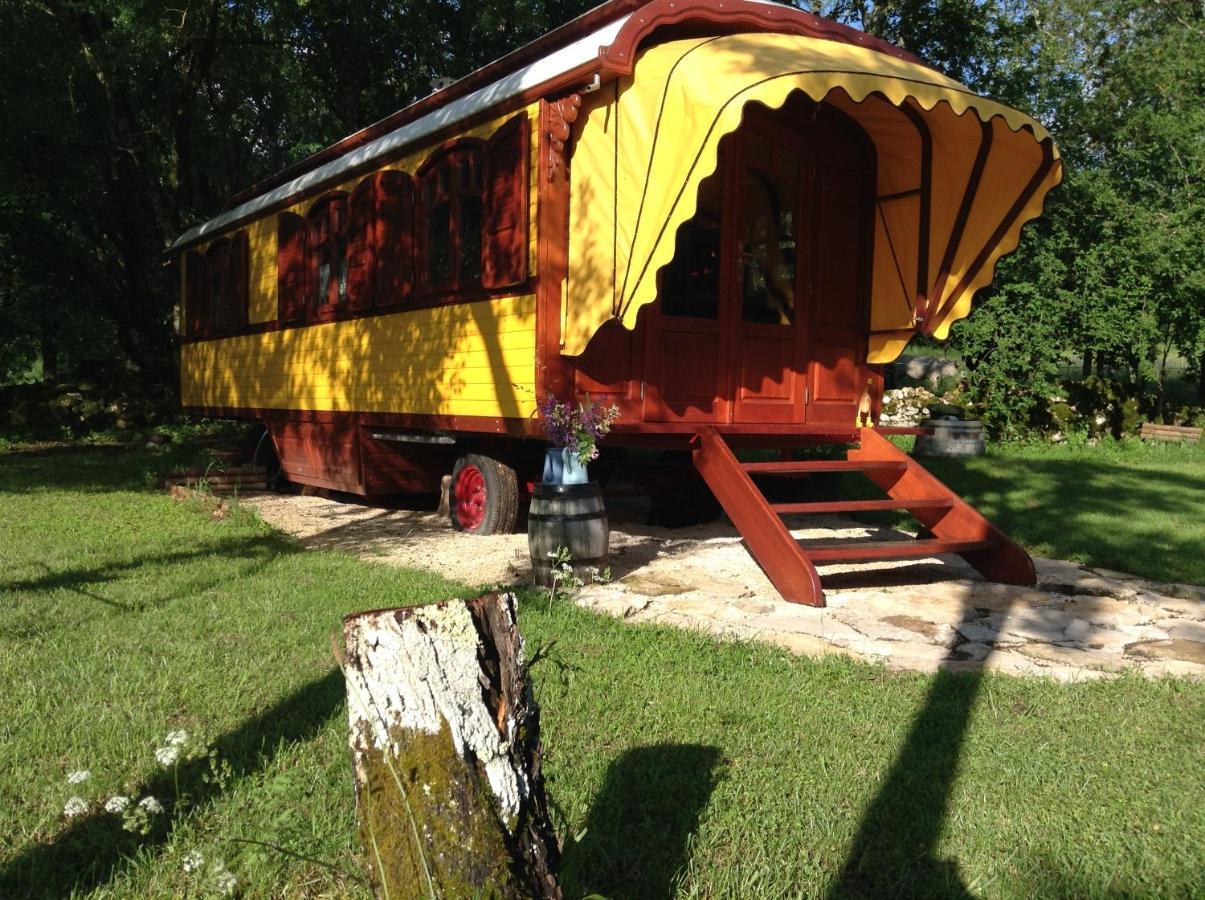 Les Roulottes Du Lot Bed & Breakfast Gramat Exterior photo